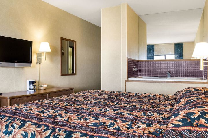 Room 25 of 42