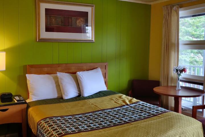 Pinebrook Motel