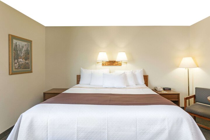 Room 7 of 25
