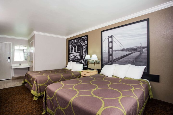 Room 9 of 19