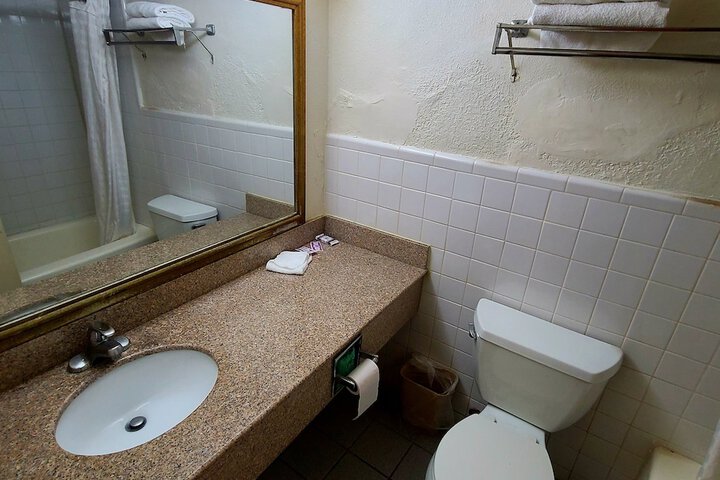 Room 32 of 44