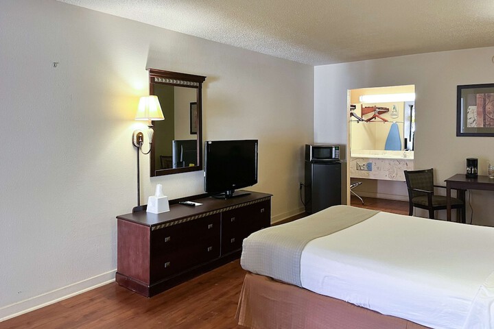 Room 18 of 18