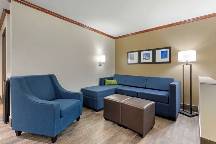 Comfort Suites West Monroe near Ike Hamilton Expo Center