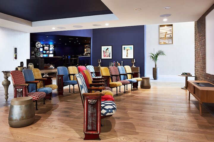Lounge 74 of 86