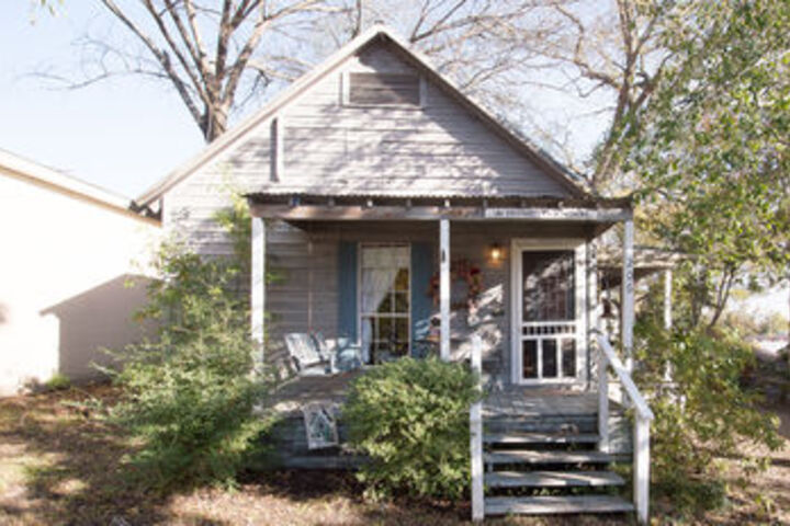 Munzesheimer Manor Bed & Breakfast