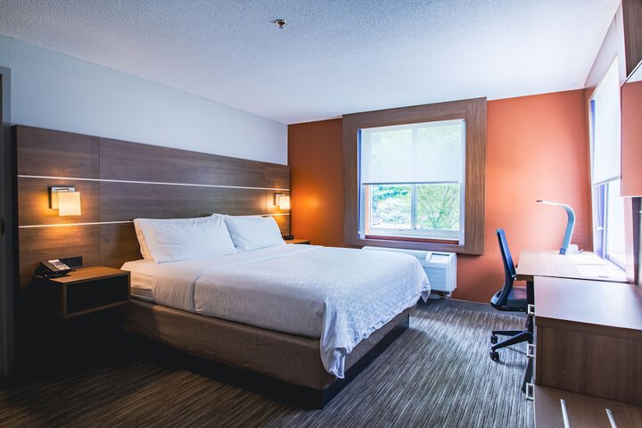 Room 82 of 109