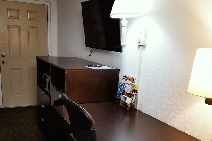 Room 14 of 30