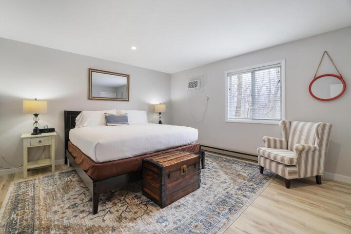 East Shore Lodging