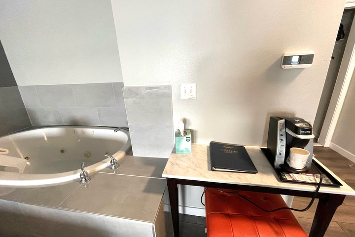 Tides Inn & Suites