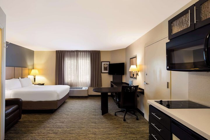 Room 14 of 37