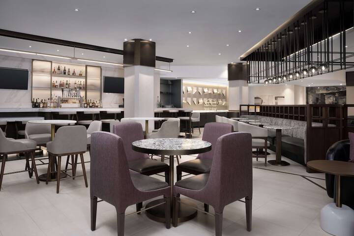 Lounge 127 of 131