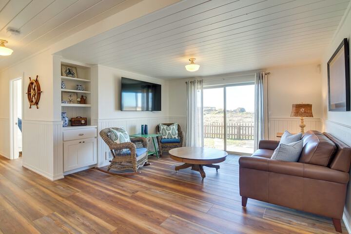 Scenic Bandon Vacation Rental w / Beach Access!
