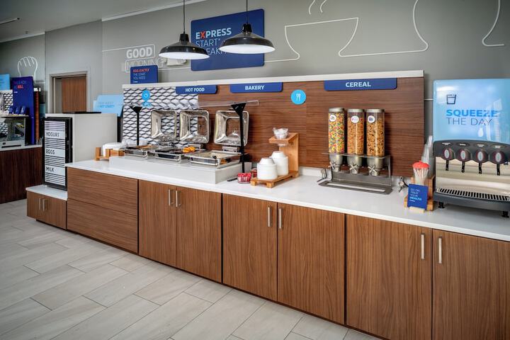 Breakfast/Coffee Service 103 of 110