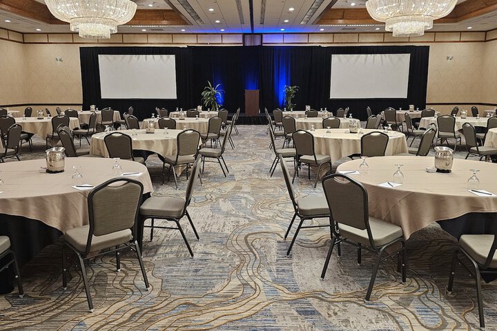 Crowne Plaza Phoenix - Chandler Golf Resort by IHG