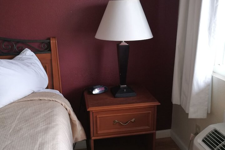 Room 9 of 16