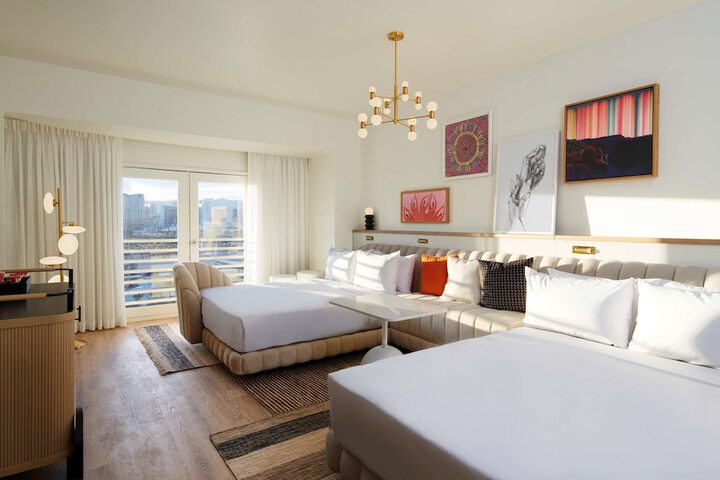 Room 32 of 201