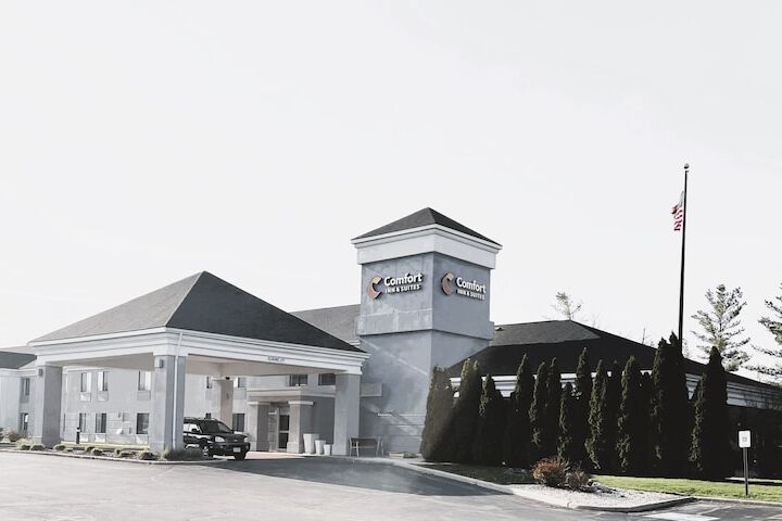 Comfort Inn & Suites NW Milwaukee