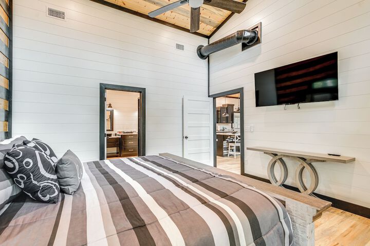 Near New Casino: Broken Bow Cabin w / Hot Tub