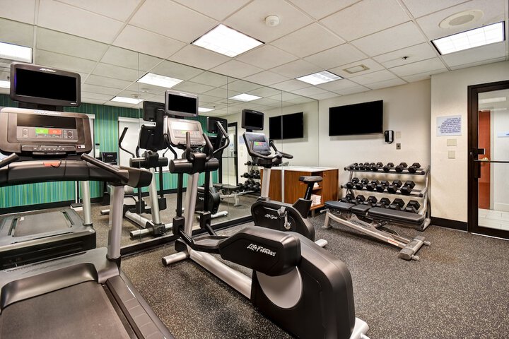 Holiday Inn Express Newport North - Middletown by IHG