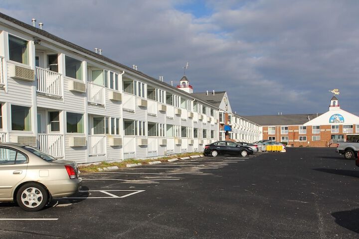 Hotel 3 of 64
