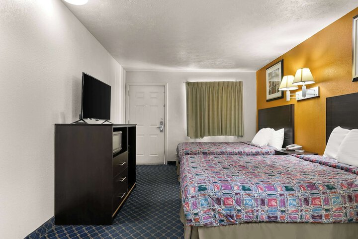 Room 13 of 30