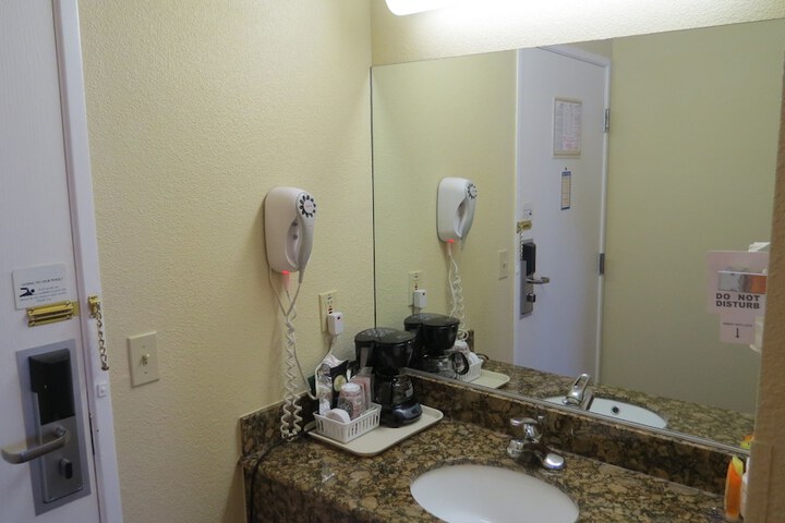 Baymont Inn & Suites by Wyndham