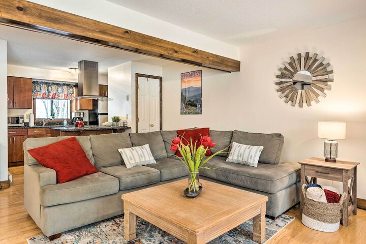 Hartford Escape w / Fire Pit 3 Mi to Ski & Golf!