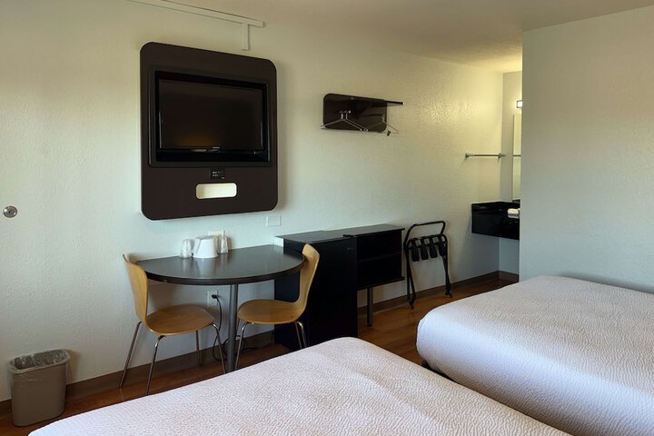Room 11 of 26