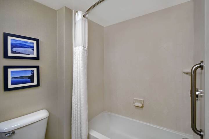 Room 32 of 50