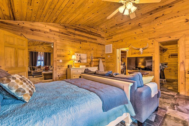 Pet-friendly Cabot Cabin w / Fenced Yard!