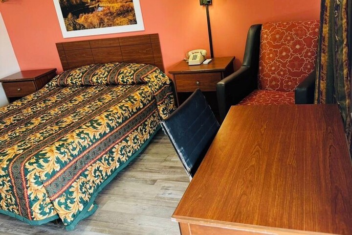 Room 13 of 16