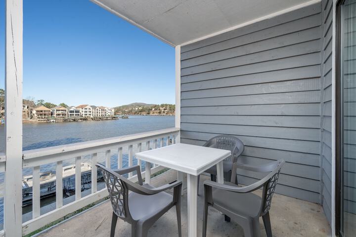 The Hamilton - Lakefront & Studio Suites Hot Springs