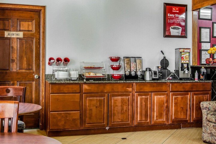 Econo Lodge Inn & Suites Enterprise