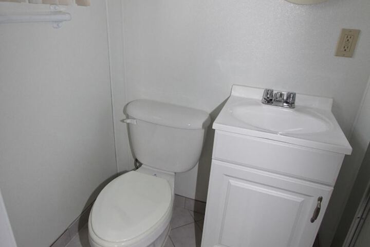Room 33 of 61