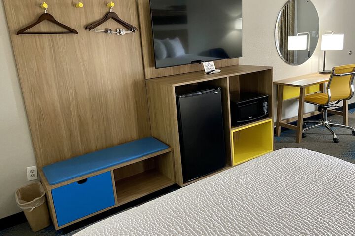 Room 8 of 25