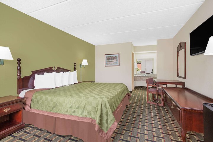 Room 4 of 14