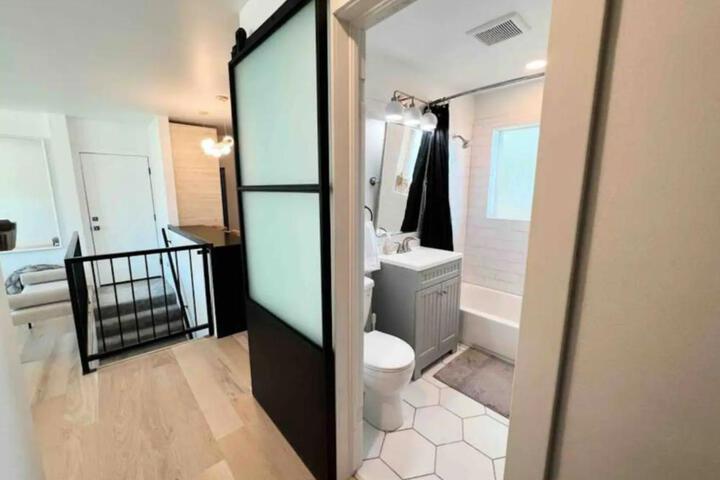 Entire Home near SLC. Family Friendly & King Suite