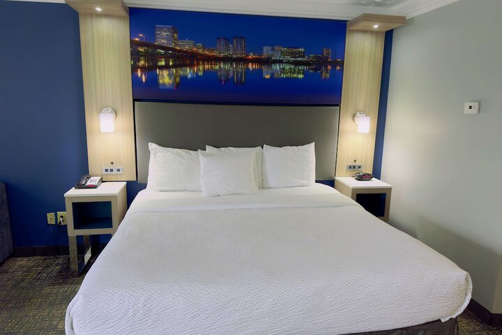 Room 8 of 33