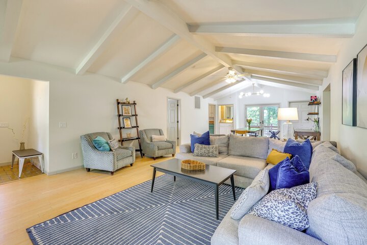 Home w / Trail Access & Fire Pit in Bella Vista!