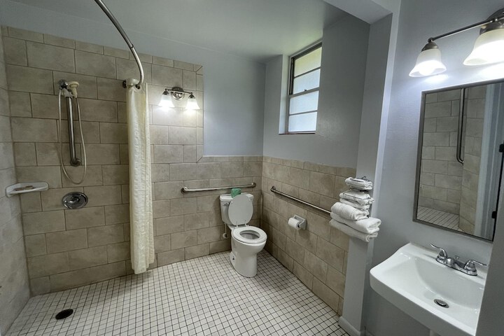 Room 7 of 12