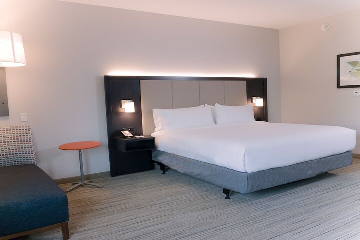 Room 11 of 29