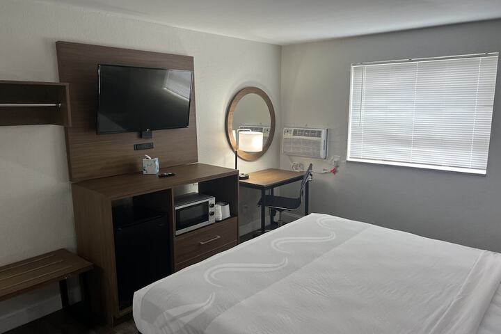 Room 9 of 24