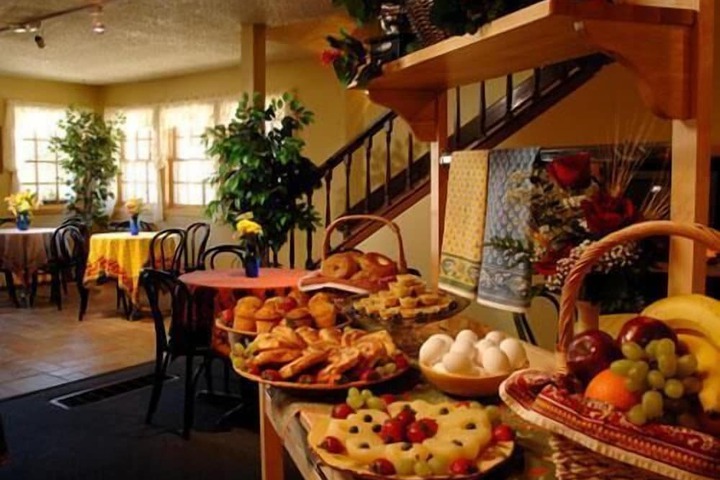 Breakfast/Coffee Service 32 of 44