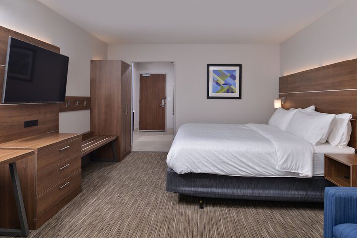 Room 33 of 64