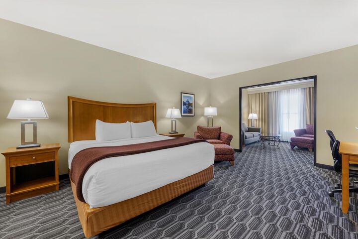 Best Western Plus Swiss Chalet Hotel & Suites