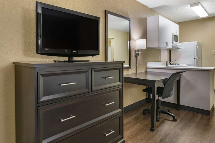 Room 10 of 28