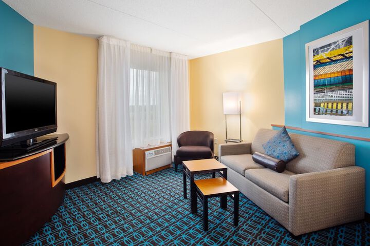 Room 25 of 38