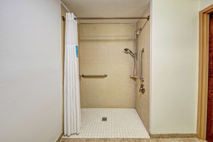 Room 15 of 39
