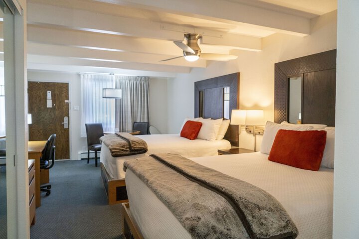 Room 9 of 32