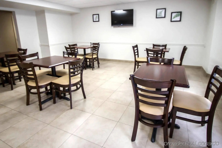 SLEEP INN & SUITES RIVERFRONT